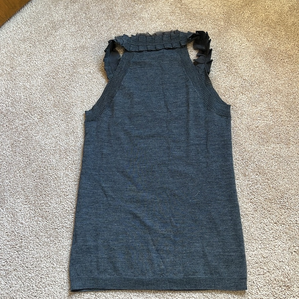 Banana Republic Extra Fine Merino Wool Grey Ruffled Tank  Size XS - Picture 6 of 7